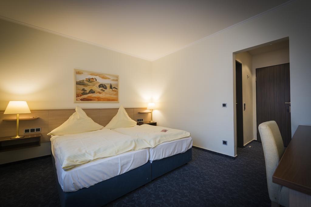 Hotel Luecke ריין מראה חיצוני תמונה