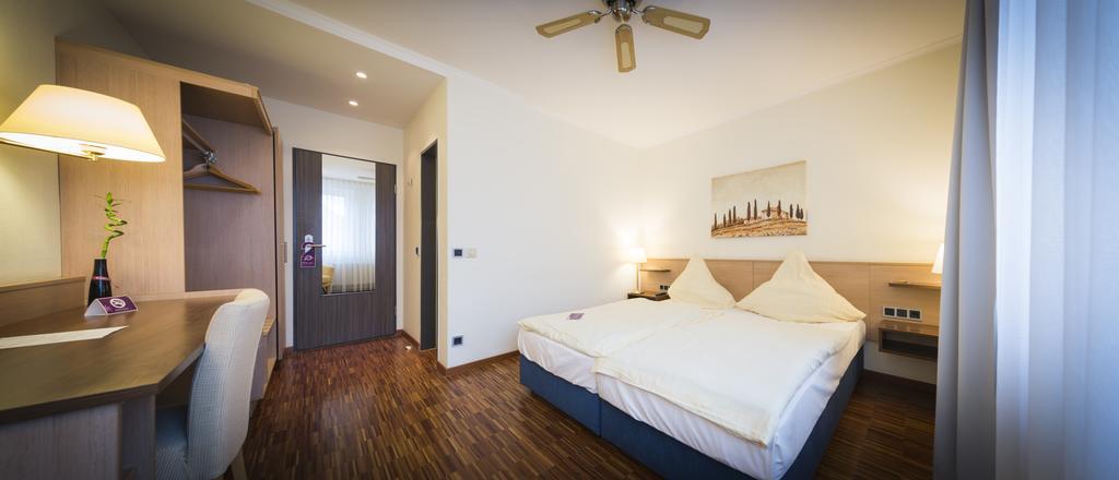 Hotel Luecke ריין מראה חיצוני תמונה
