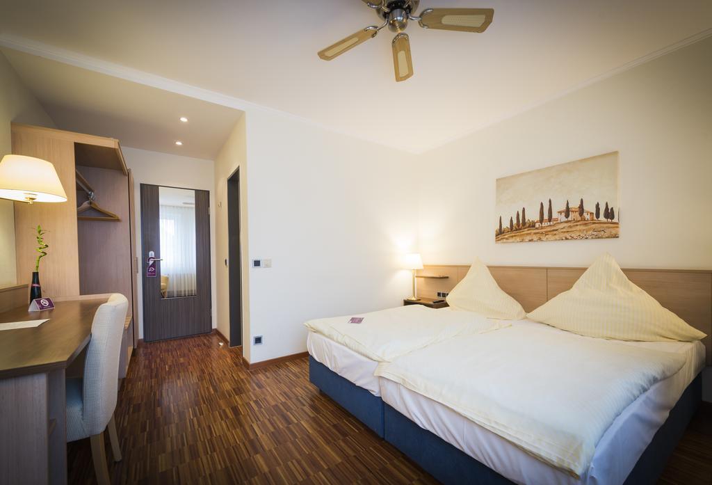 Hotel Luecke ריין מראה חיצוני תמונה
