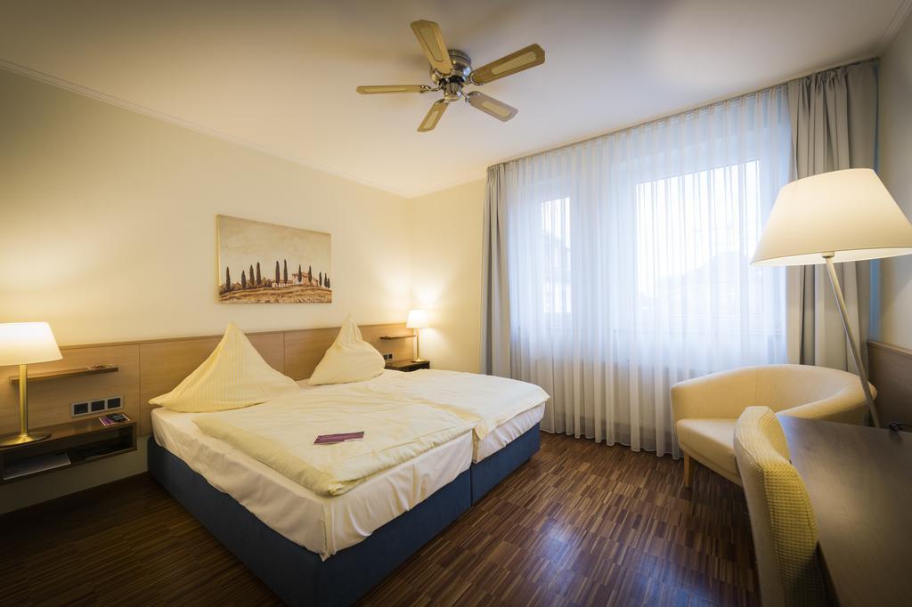 Hotel Luecke ריין מראה חיצוני תמונה
