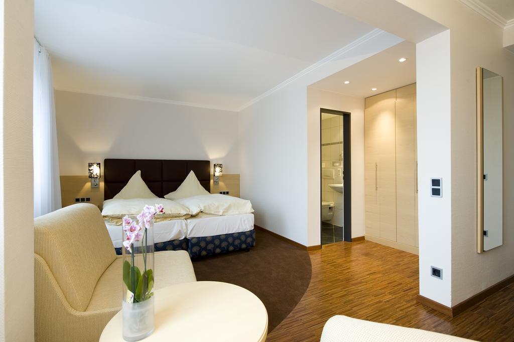 Hotel Luecke ריין מראה חיצוני תמונה